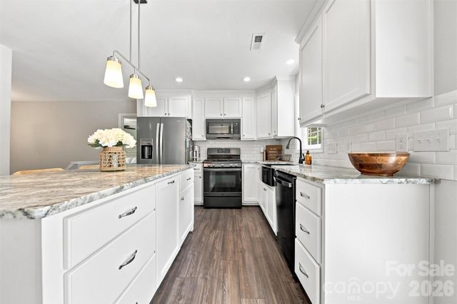 2953 2nd Street Court NW, Hickory, NC 28601