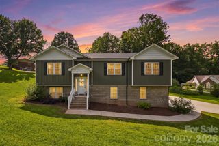 2953 2nd Street Court NW, Hickory, NC 28601