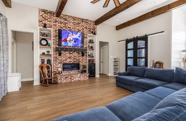 1205 Northshore Lane, Valley View, TX 76272