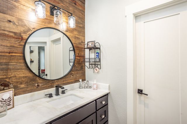 1205 Northshore Lane, Valley View, TX 76272