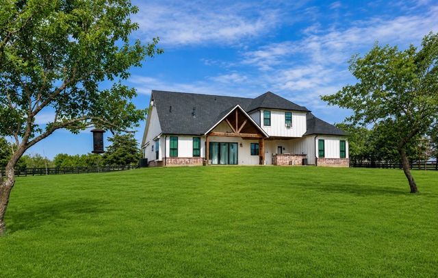 1205 Northshore Lane, Valley View, TX 76272