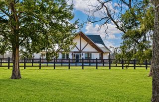 1205 Northshore Lane, Valley View, TX 76272