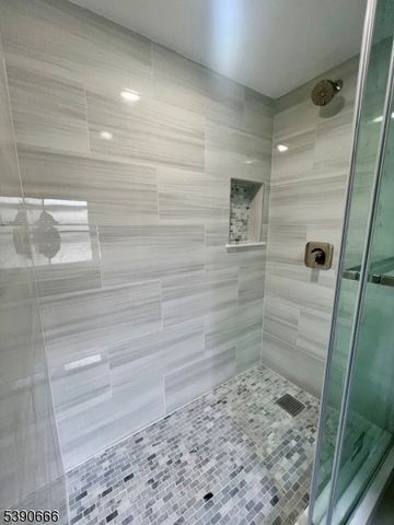 28 Harmony St, North Plainfield Boro, NJ 07060