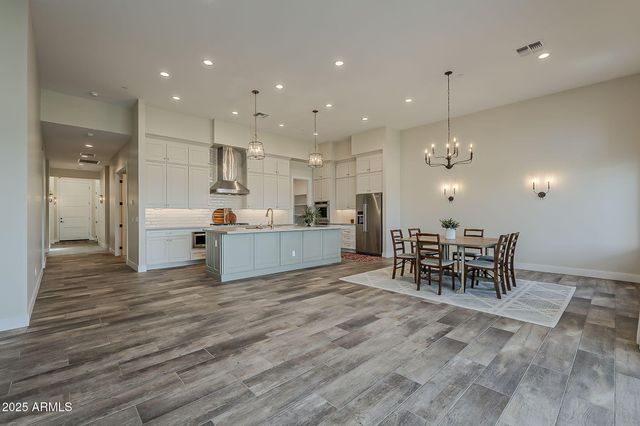 2660 E LONGHORN Court, Gilbert, AZ 85297