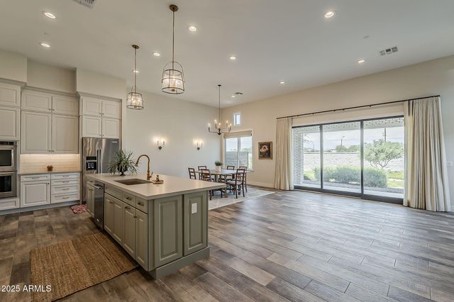 2660 E LONGHORN Court, Gilbert, AZ 85297