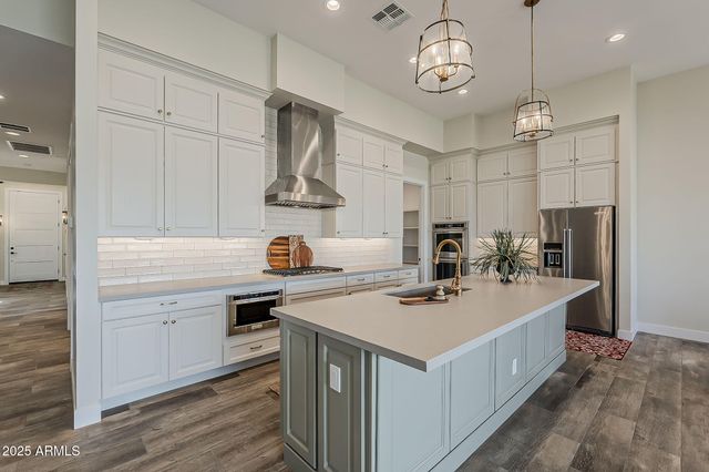 2660 E LONGHORN Court, Gilbert, AZ 85297