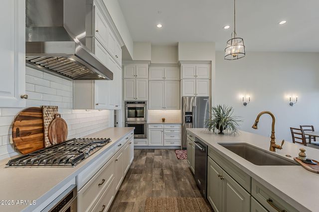 2660 E LONGHORN Court, Gilbert, AZ 85297