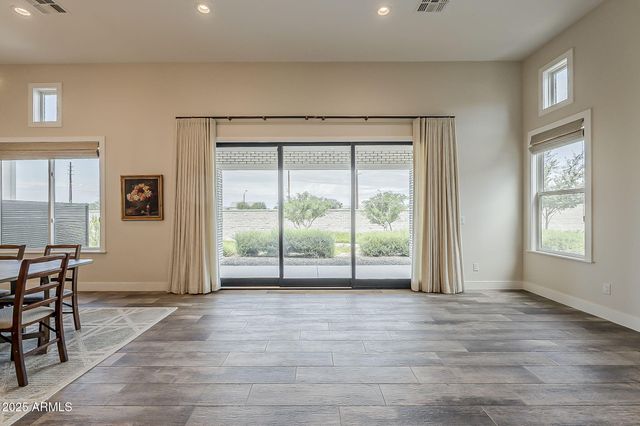 2660 E LONGHORN Court, Gilbert, AZ 85297