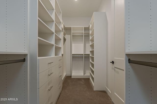 2660 E LONGHORN Court, Gilbert, AZ 85297