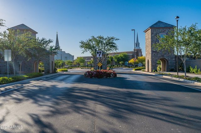 2660 E LONGHORN Court, Gilbert, AZ 85297