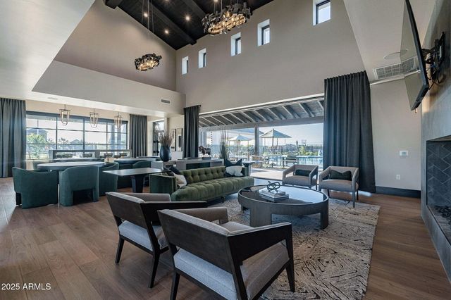 2660 E LONGHORN Court, Gilbert, AZ 85297