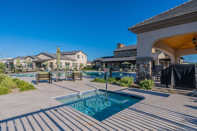 2660 E LONGHORN Court, Gilbert, AZ 85297