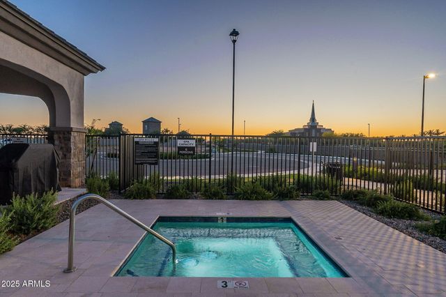 2660 E LONGHORN Court, Gilbert, AZ 85297