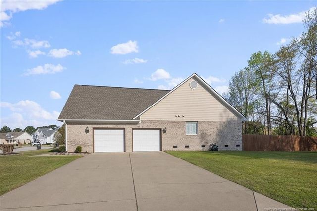 5704 Gentleman Drive, Hope Mills, NC 28348