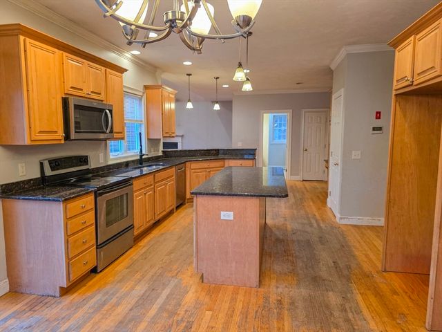 345 New Boston Rd, Sturbridge, MA 01566