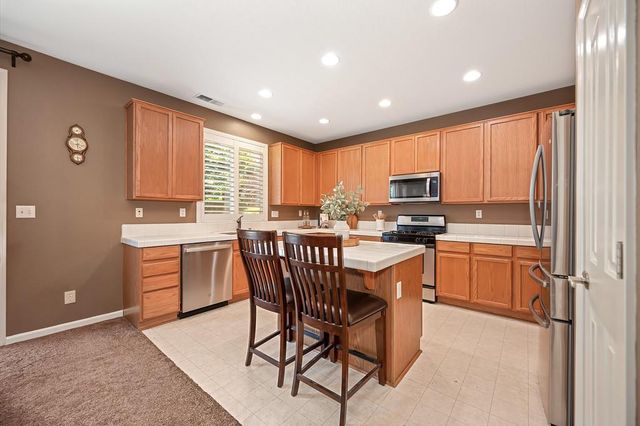 721 Dover Ln, Lincoln, CA 95648