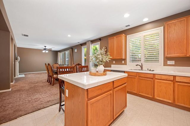 721 Dover Ln, Lincoln, CA 95648