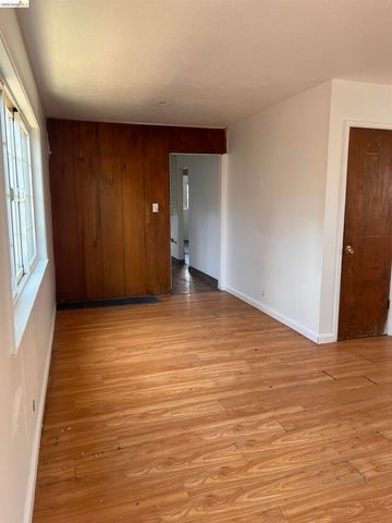 6230 Hayes St, Oakland, CA 94621