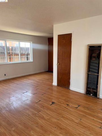6230 Hayes St, Oakland, CA 94621