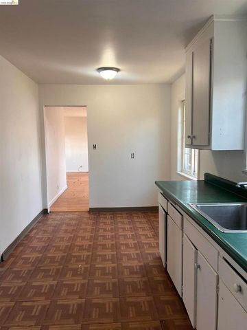 6230 Hayes St, Oakland, CA 94621