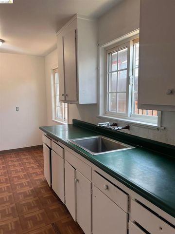 6230 Hayes St, Oakland, CA 94621