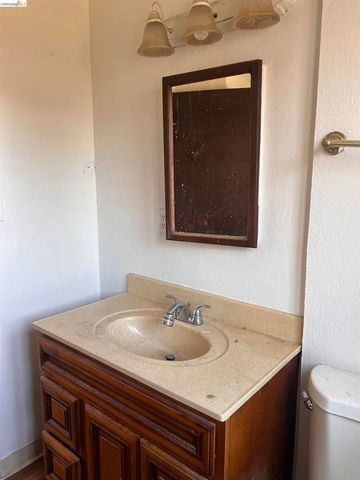6230 Hayes St, Oakland, CA 94621