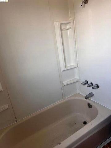6230 Hayes St, Oakland, CA 94621