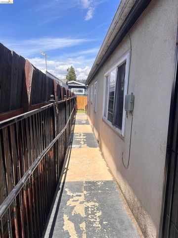 6230 Hayes St, Oakland, CA 94621