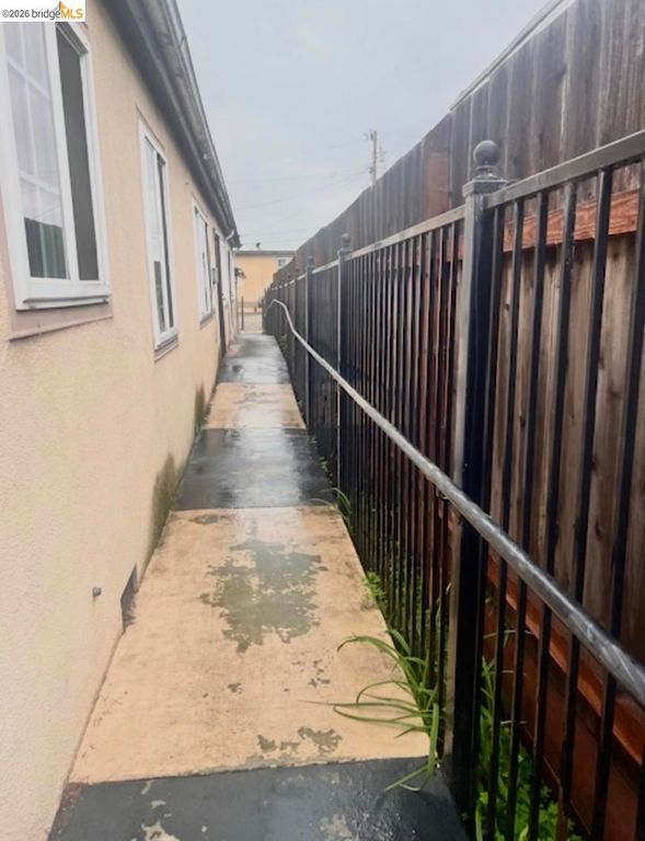 Image 6 of property listing at 6230 6230 Hayes St, Oakland, CA 94621