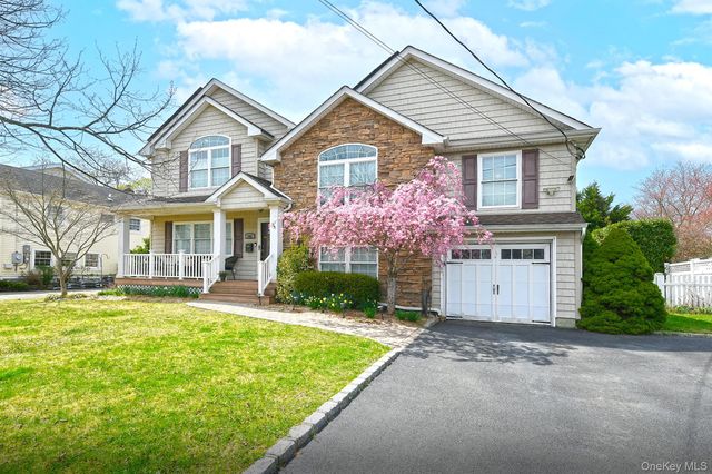 182 Siegel Boulevard, Babylon, NY 11702