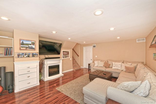 182 Siegel Boulevard, Babylon, NY 11702