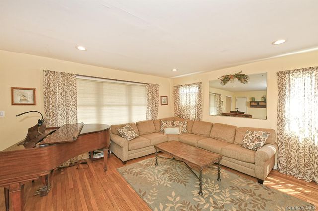 182 Siegel Boulevard, Babylon, NY 11702