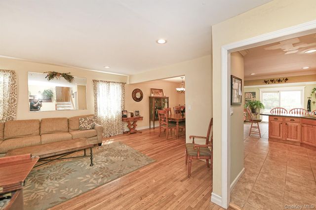 182 Siegel Boulevard, Babylon, NY 11702