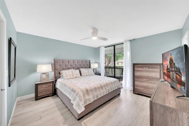 5250 Las Verdes Cir 212, Delray Beach, FL 33484