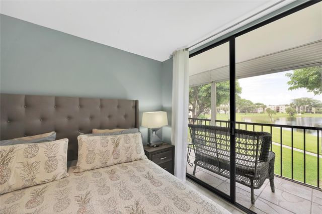 5250 Las Verdes Cir 212, Delray Beach, FL 33484