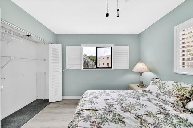 5250 Las Verdes Cir 212, Delray Beach, FL 33484