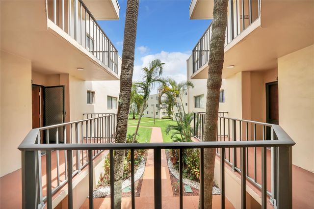 5250 Las Verdes Cir 212, Delray Beach, FL 33484