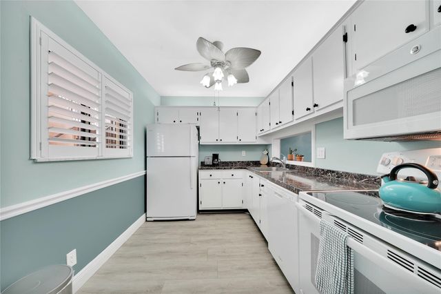 5250 Las Verdes Cir 212, Delray Beach, FL 33484