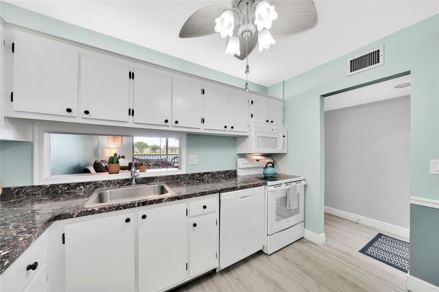 5250 Las Verdes Cir 212, Delray Beach, FL 33484