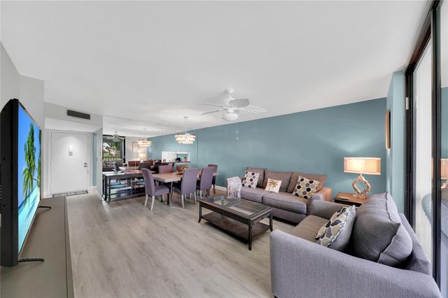 5250 Las Verdes Cir 212, Delray Beach, FL 33484