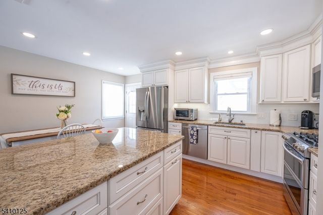 7 Carlson Pl, Parsippany-troy Hills Twp., NJ 07034