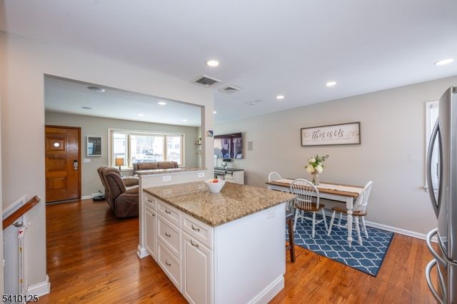 7 Carlson Pl, Parsippany-troy Hills Twp., NJ 07034