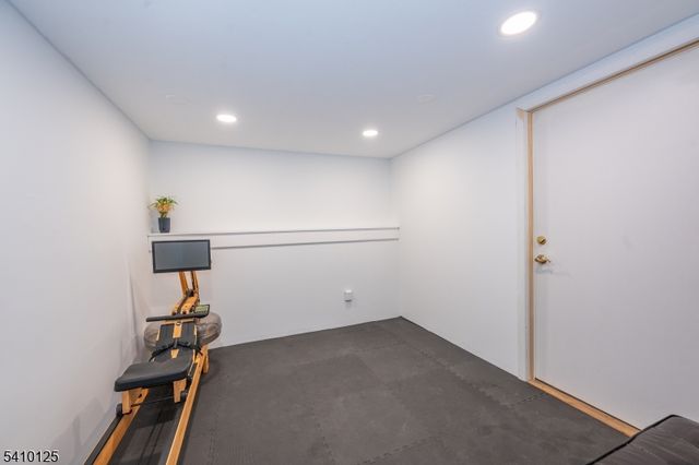 7 Carlson Pl, Parsippany-troy Hills Twp., NJ 07034