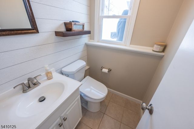 7 Carlson Pl, Parsippany-troy Hills Twp., NJ 07034