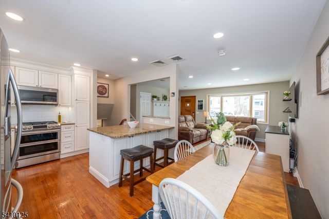 7 Carlson Pl, Parsippany-troy Hills Twp., NJ 07034