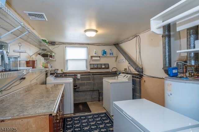 7 Carlson Pl, Parsippany-troy Hills Twp., NJ 07034