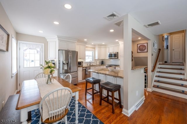 7 Carlson Pl, Parsippany-troy Hills Twp., NJ 07034