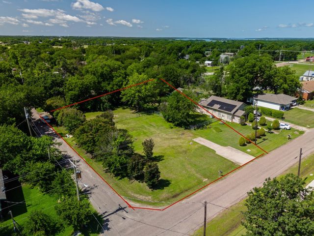 306 Gene Autry Drive, Tioga, TX 76271