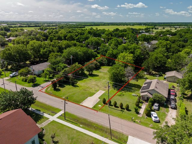 306 Gene Autry Drive, Tioga, TX 76271