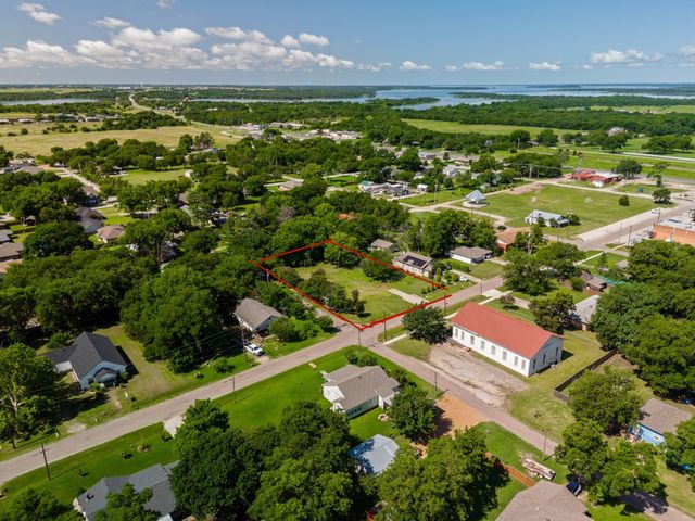 306 Gene Autry Drive, Tioga, TX 76271